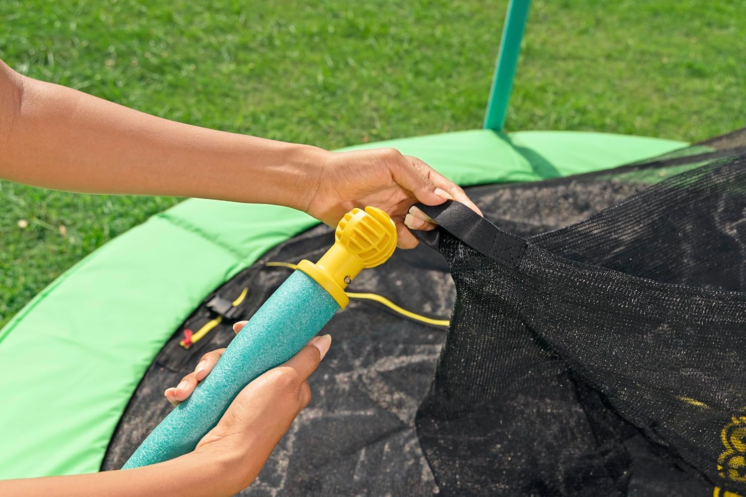 Bestway Xtrem Air Trampoline 8-Feet 2.44m x 2.50m 59102 - Image 3
