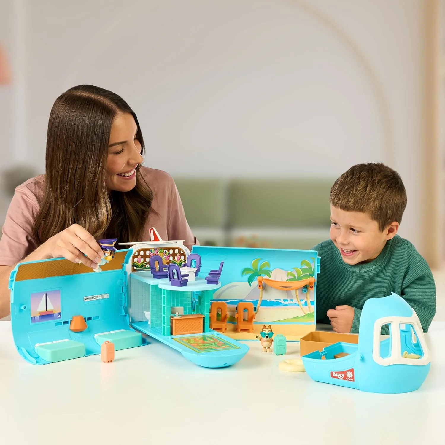 Bluey 3-in-1 Transforming Plane Playset – Plane, Resort & Boat | Lights, Sounds & Exclusive Bluey & Bingo Figures - Image 3