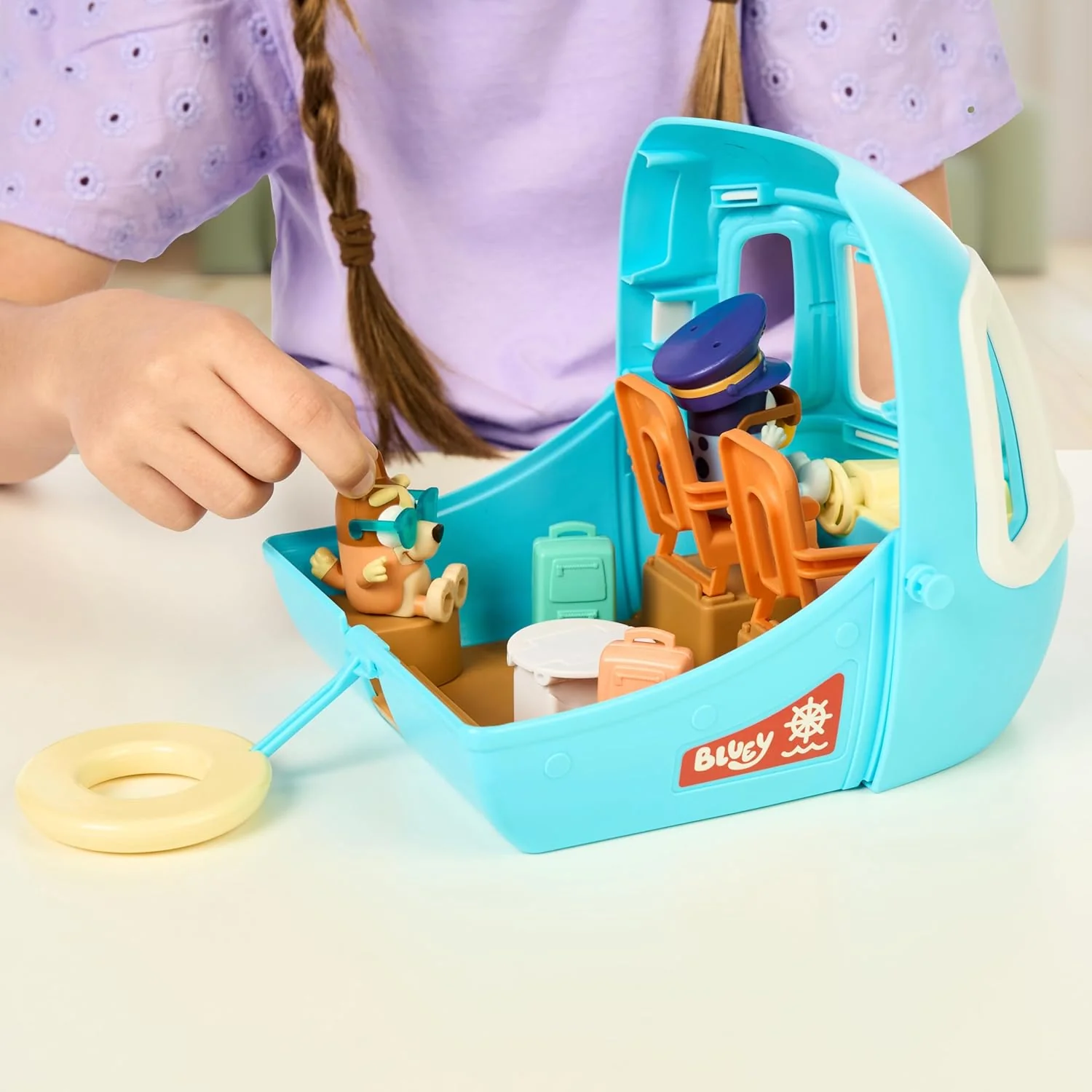 Bluey 3-in-1 Transforming Plane Playset – Plane, Resort & Boat | Lights, Sounds & Exclusive Bluey & Bingo Figures - Image 4