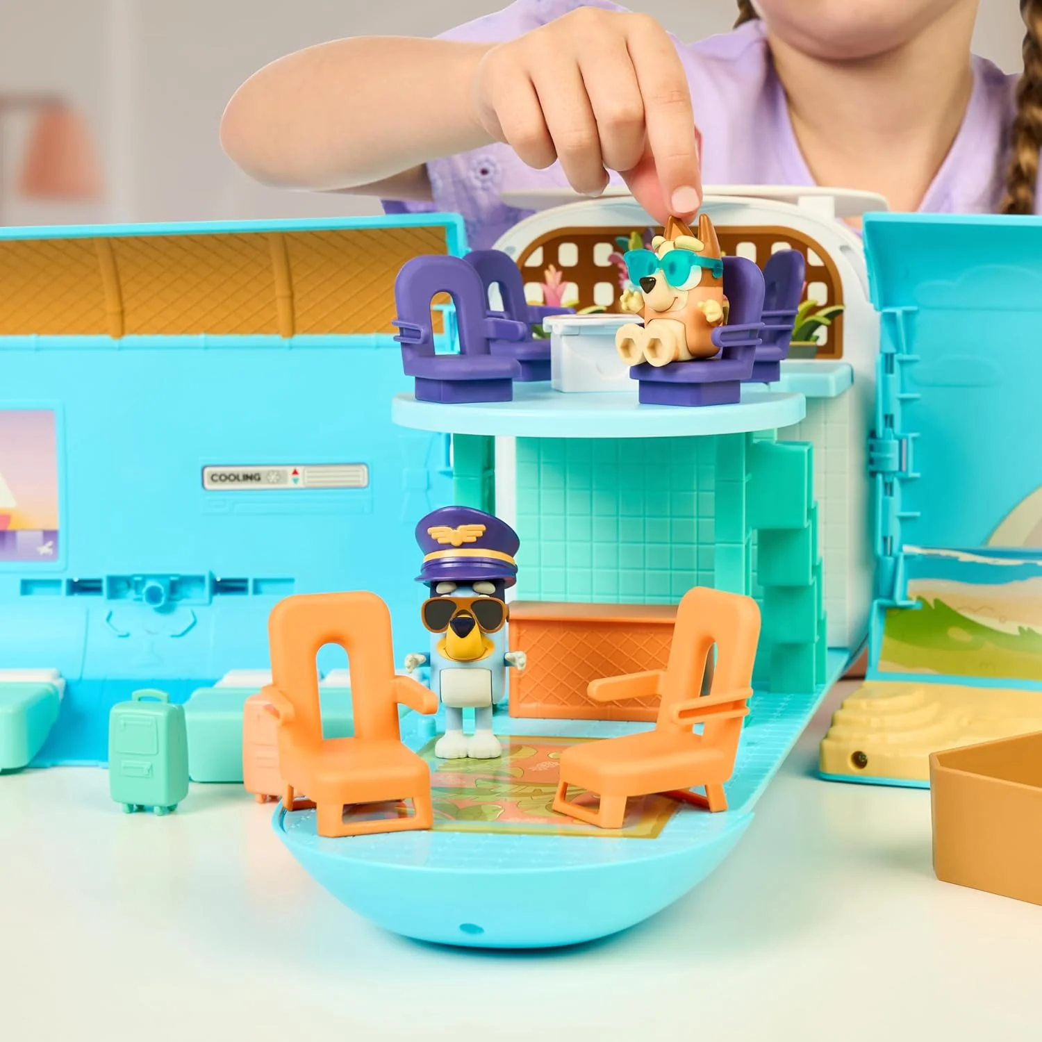 Bluey 3-in-1 Transforming Plane Playset – Plane, Resort & Boat | Lights, Sounds & Exclusive Bluey & Bingo Figures - Image 8