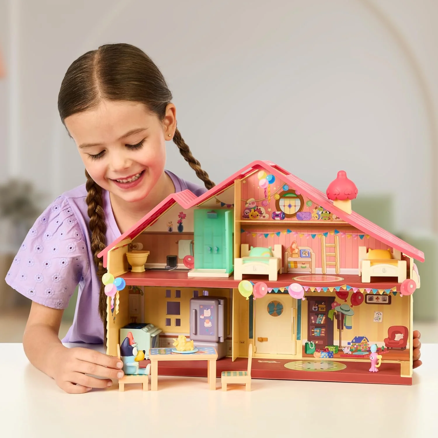 Bluey Celebration Home Playset 17669 - Image 6