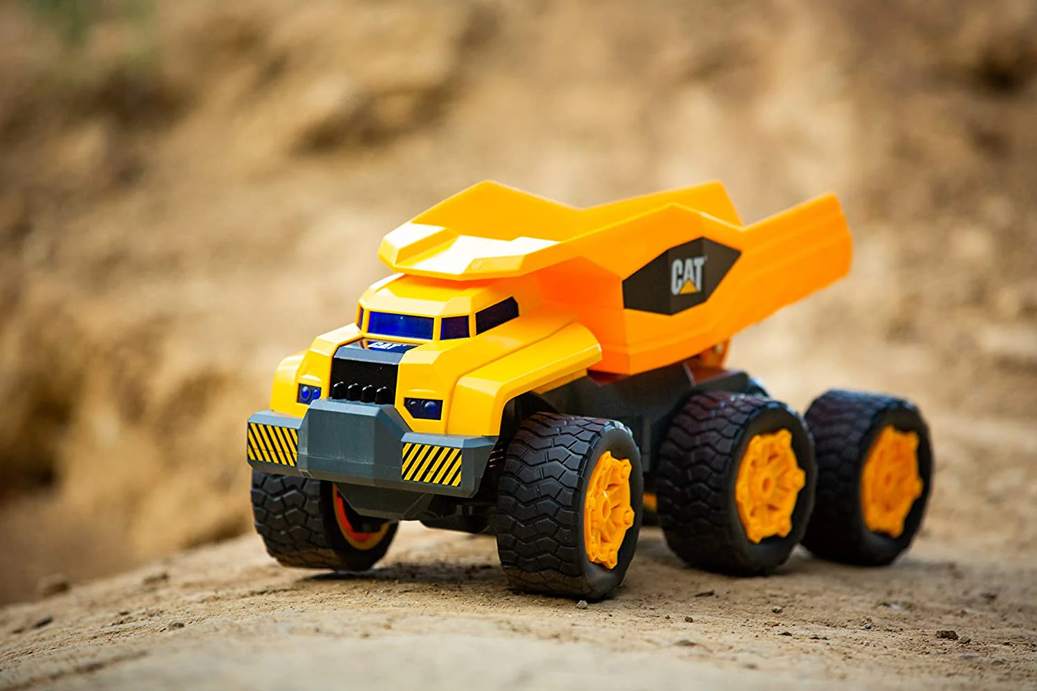 CAT Construction Massive Mover RC Vehicle 82440 - Image 4