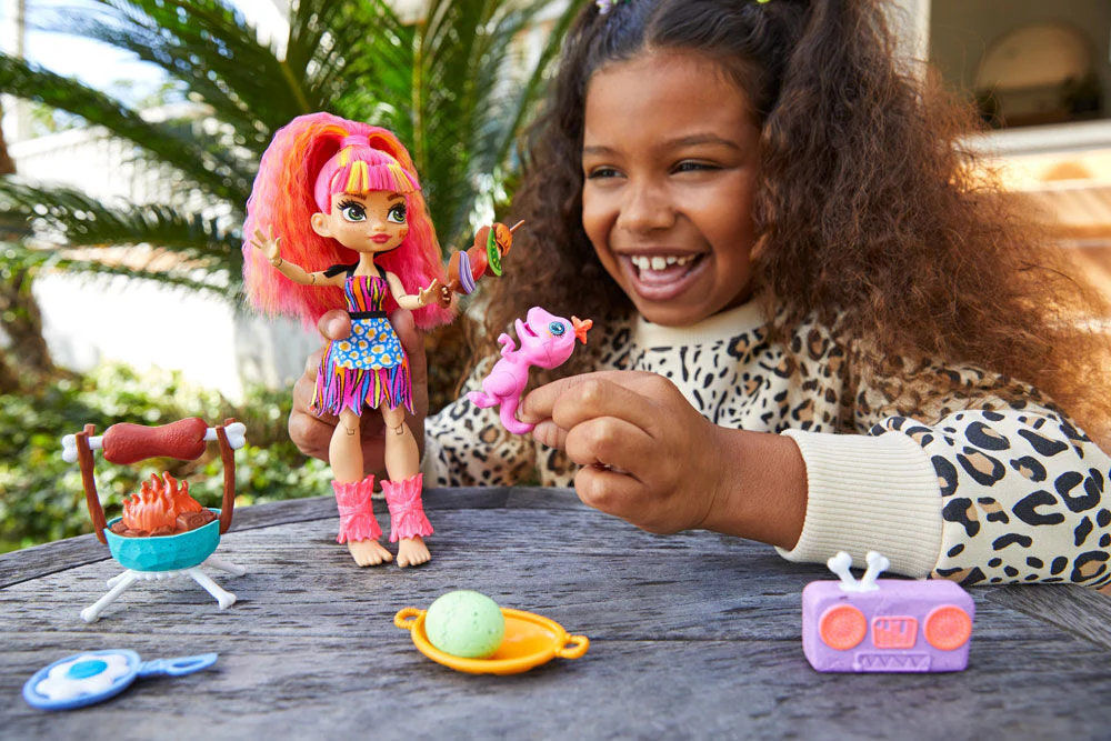 Cave Club Wild About BBQ Playset with Emberley GNL94 - Image 2