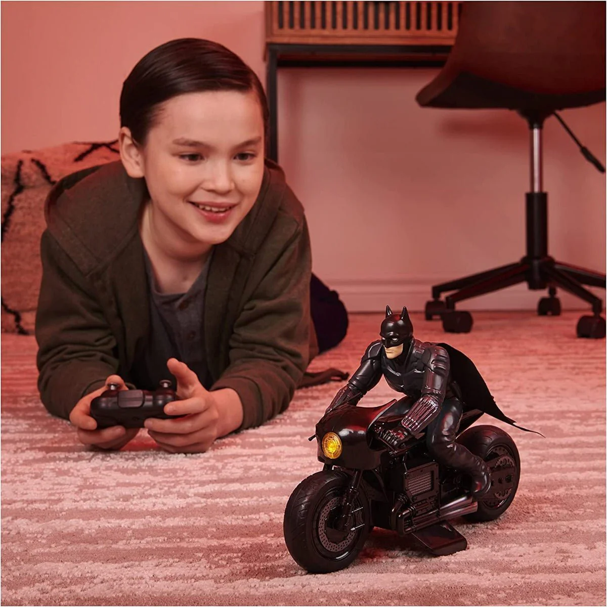DC Batman Movie RC Batcycle with Batman Rider 1:10 6060490 - Image 5