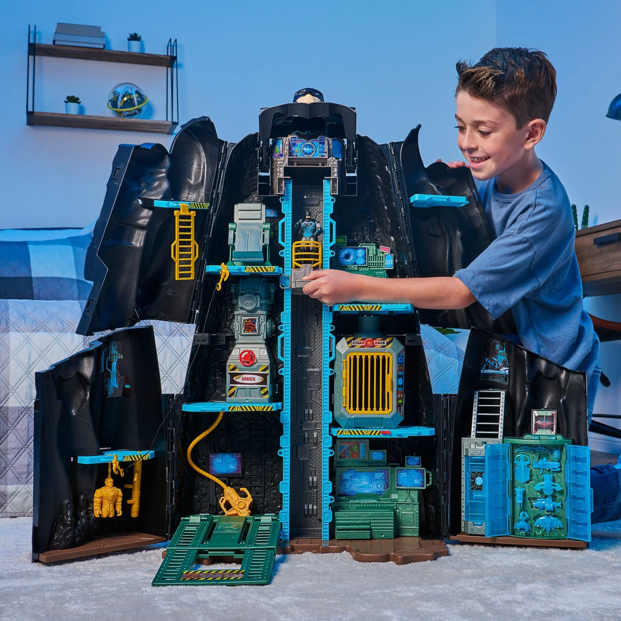 DC Batman Transforming Playset 6060830 - Image 5