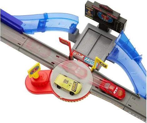 Disney And Pixar Cars Piston Cup Stunting Speedway Playset JHL42 - Image 2