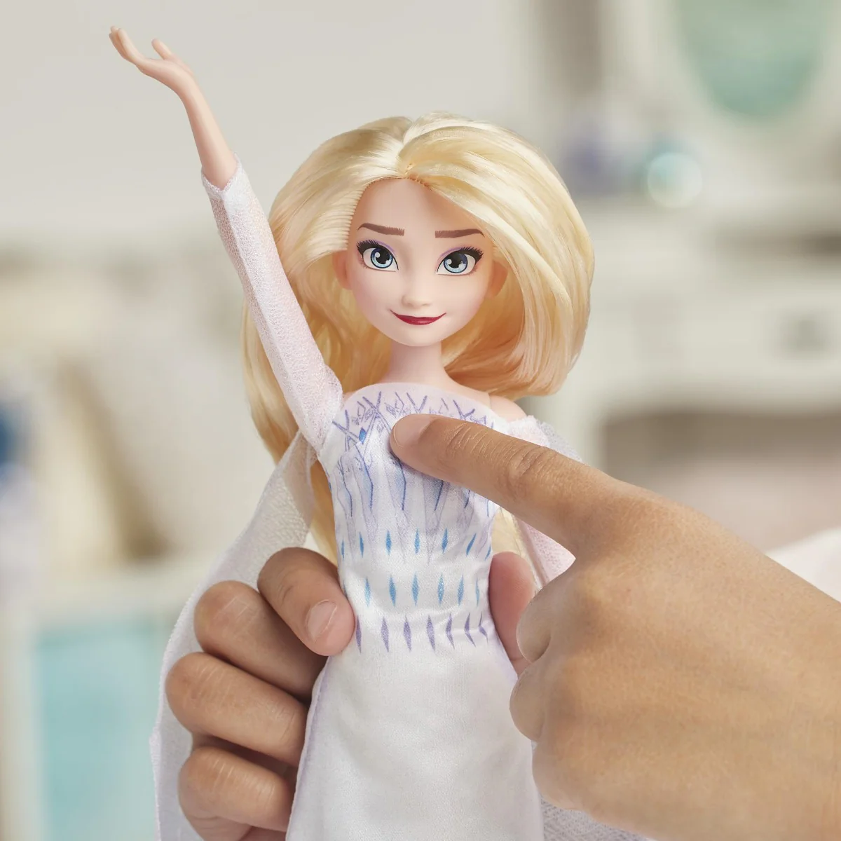 Disney Frozen 2 Musical Adventure Elsa E8880 - Image 4