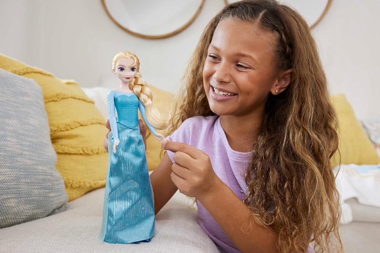 Disney Frozen Elsa Fashion Doll HLW47 - Image 4