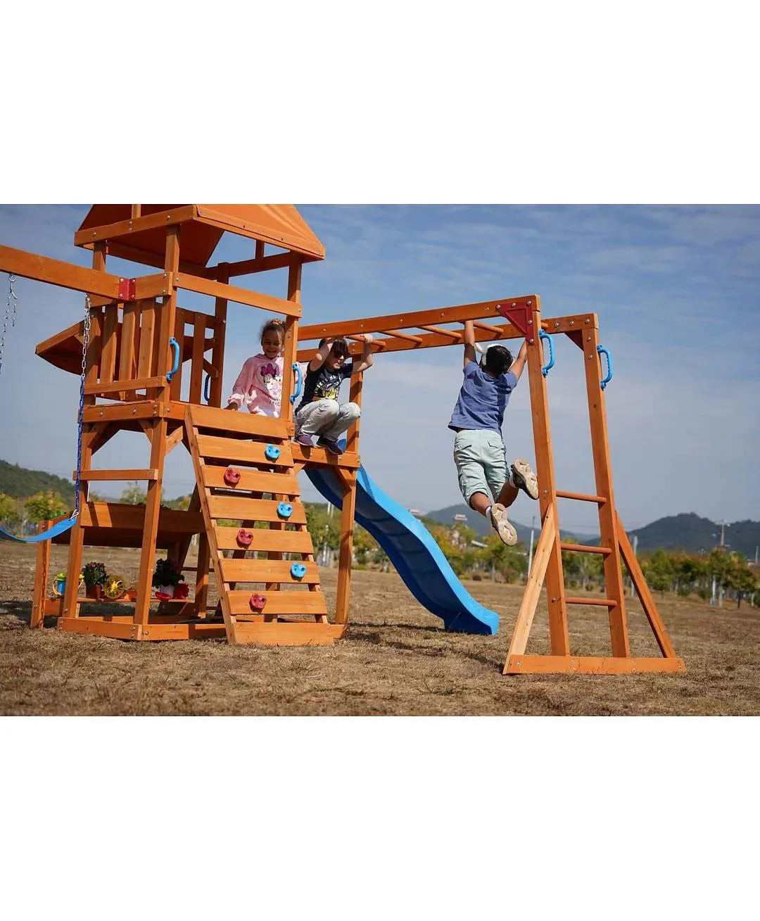 DYNAMIC SPORTS ARABIAN PRONGHORN WOODEN SWING SET - Image 3