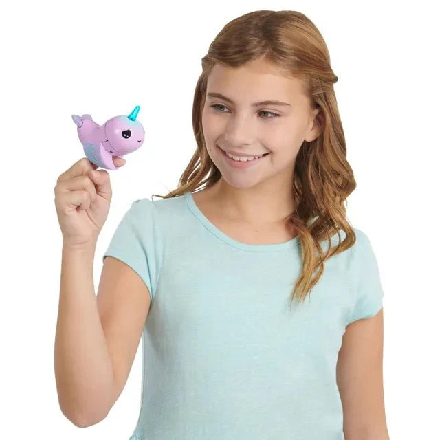 Fingerlings Light Up Narwhal 36990 - Image 3