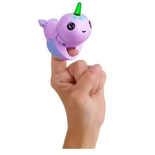 Fingerlings Light Up Narwhal 36990 - Image 6