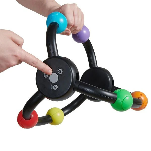 Hands Full Family Game 7931 - Image 3