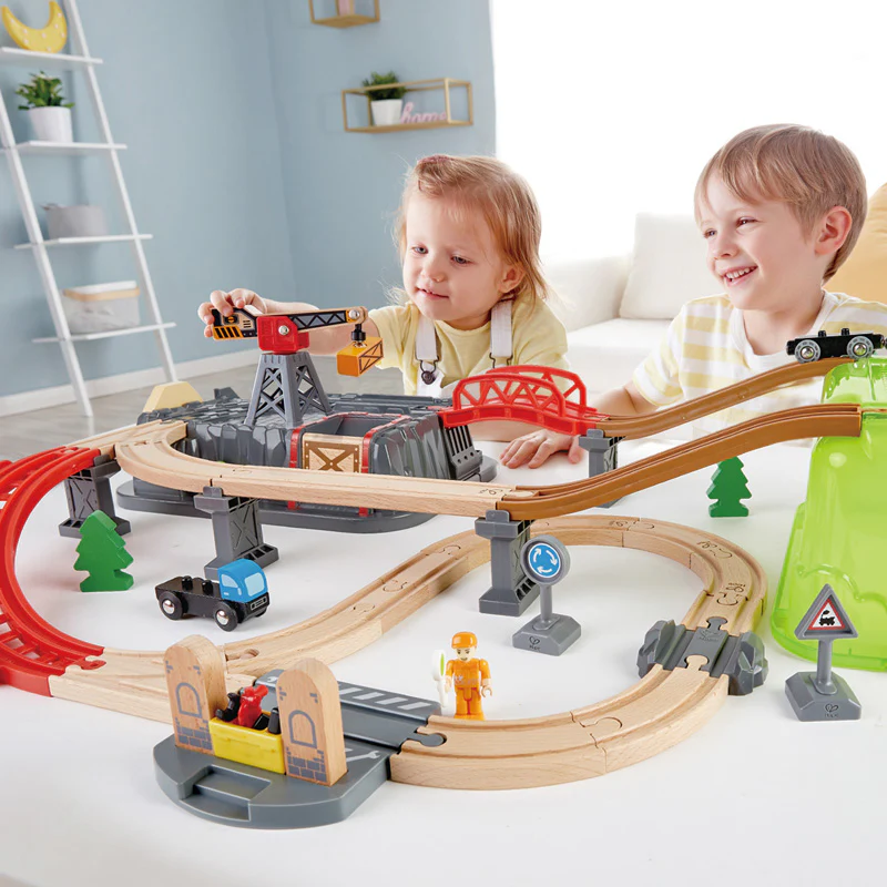 Hape Railway Bucket Builder Set - Image 2