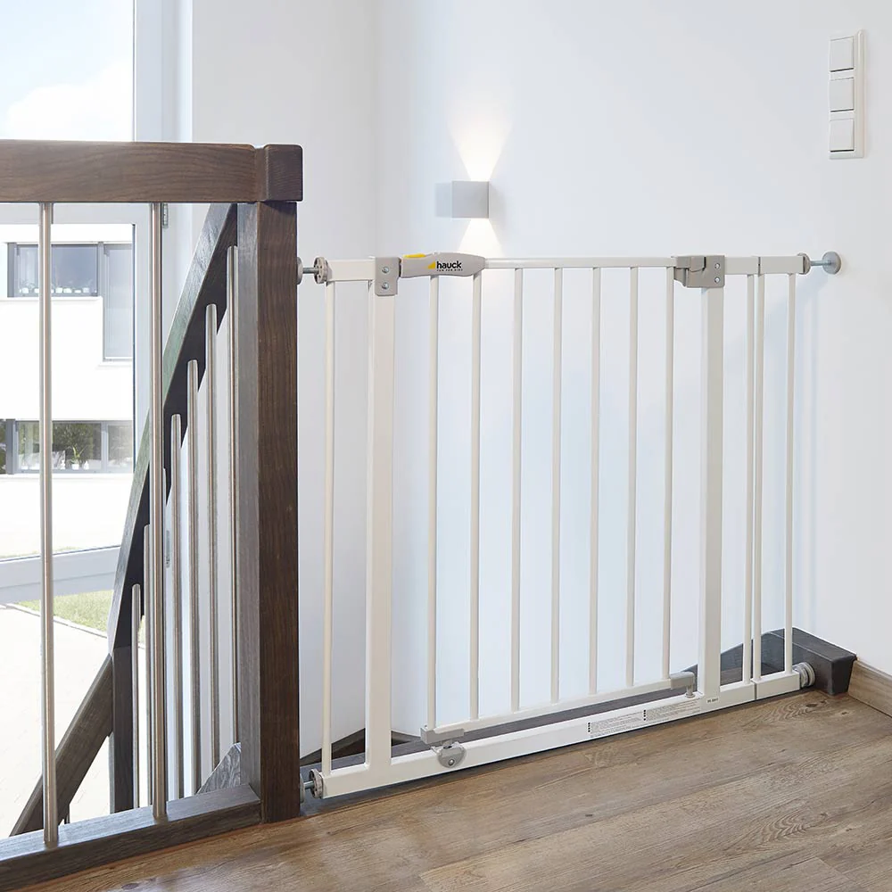 Hauck Open n Stop Safety Gate and 21cm Extension White 595985 - Image 2