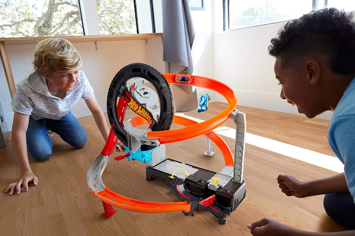 Hot Wheels Hyper-Boost Tire Shop Playset GJL16 - Image 3