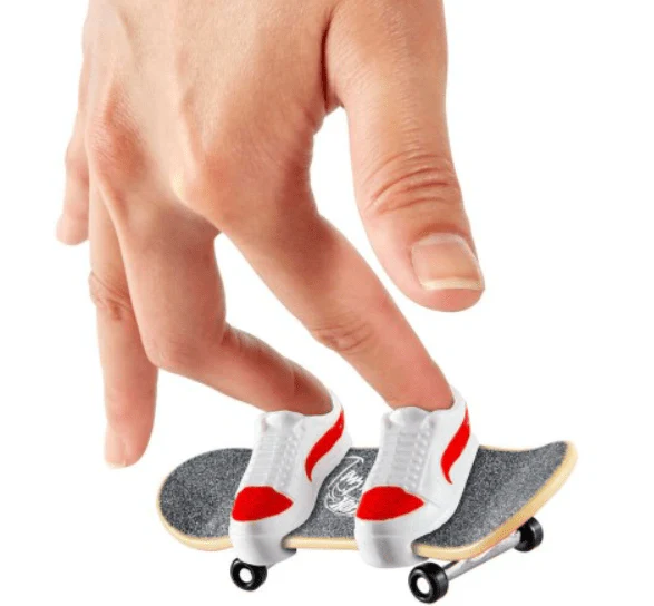 Hot Wheels Pack of 4 Skate Tony Hawk Fingerboard With Shoe HVM14/HGT84 - Image 2