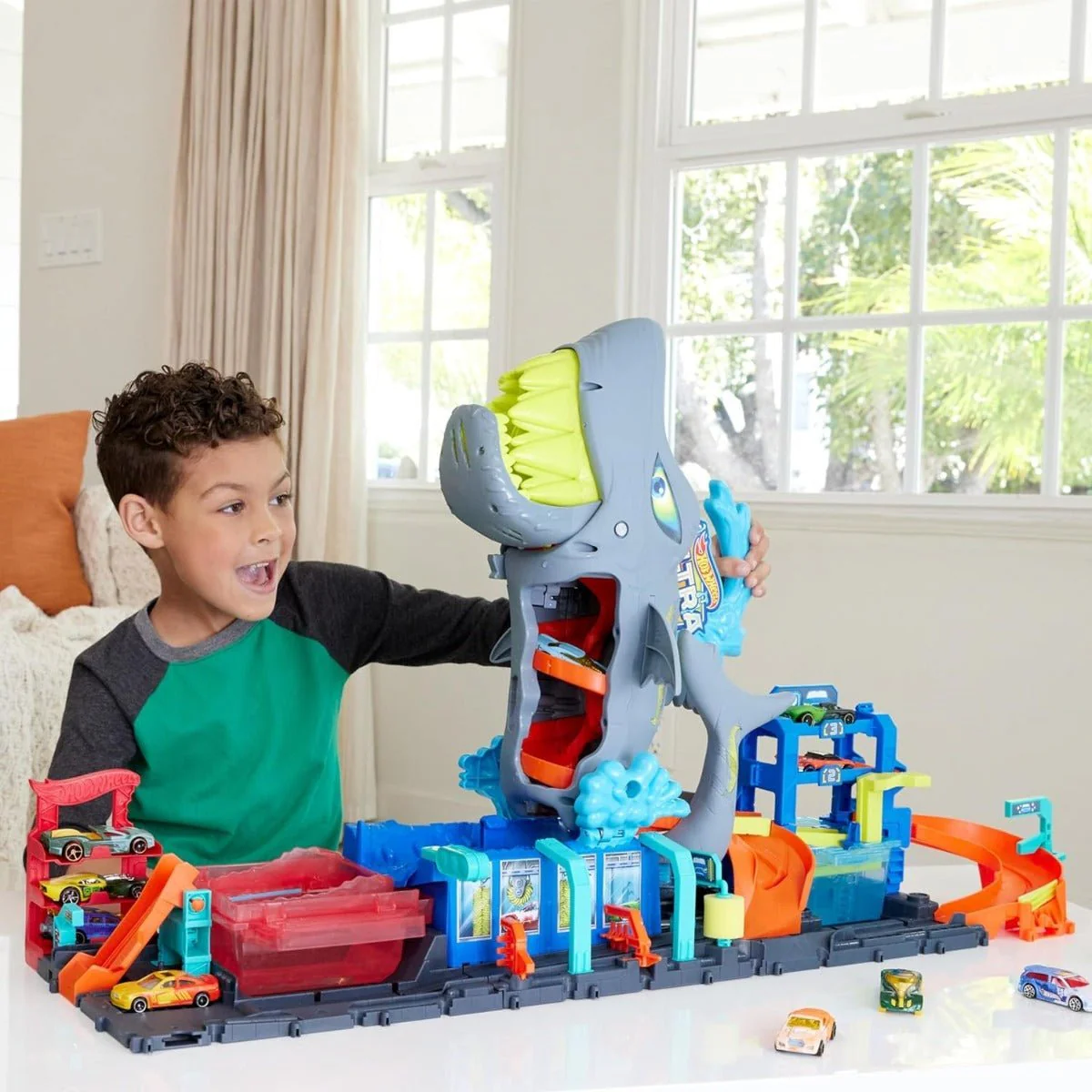 Hot Wheels Ultra Shark Car Wash Playset - Image 2