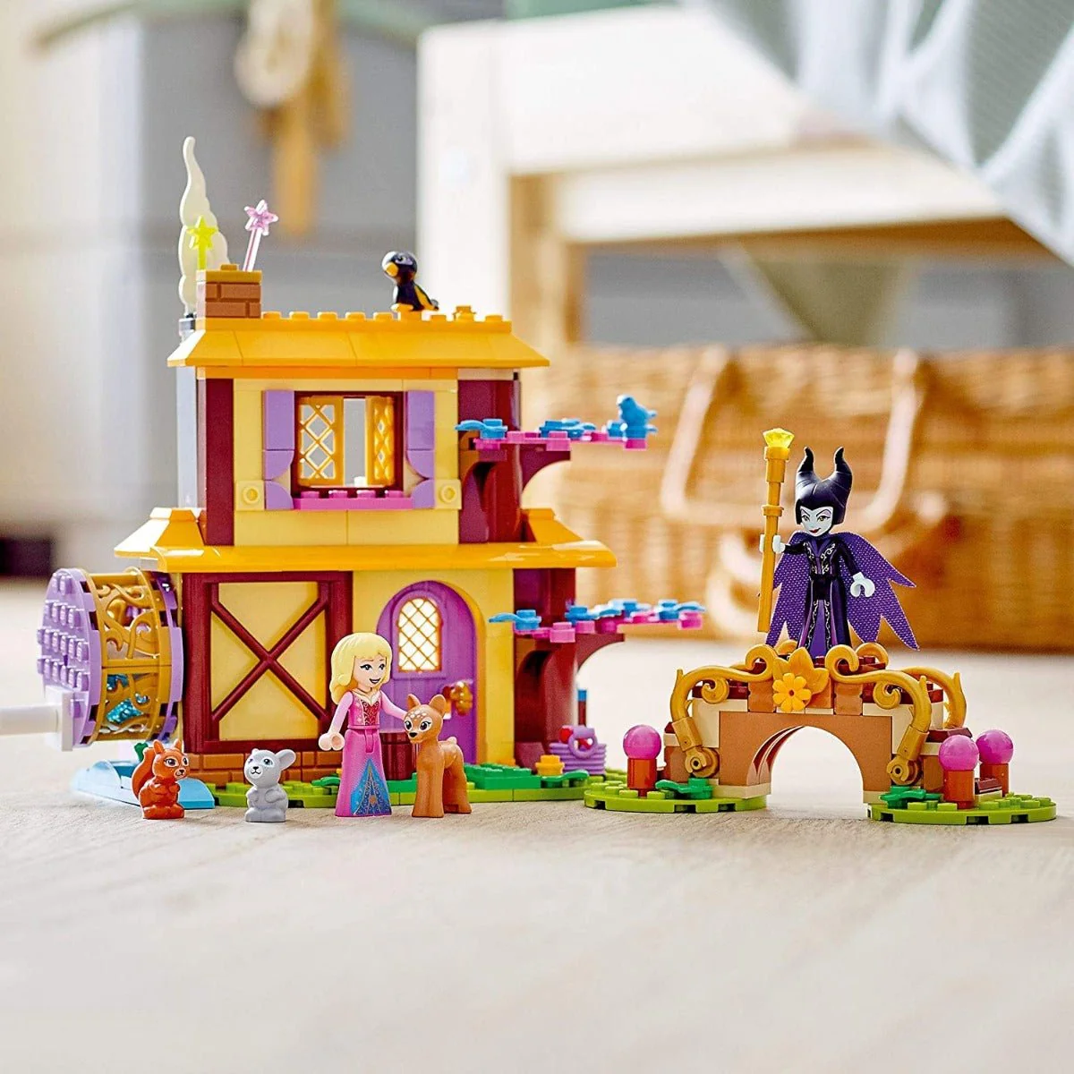 LEGO Aurora's Forest Cottage Set 43188 - Image 6