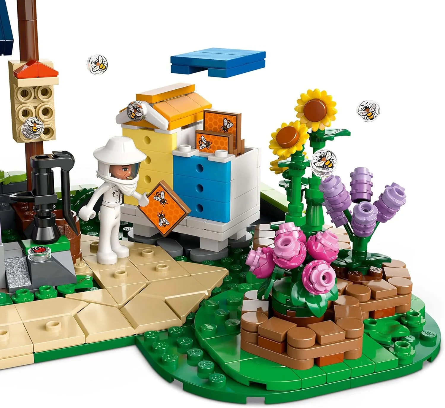 LEGO Beekeepers' House And Flower 6526878/42669 - Image 2