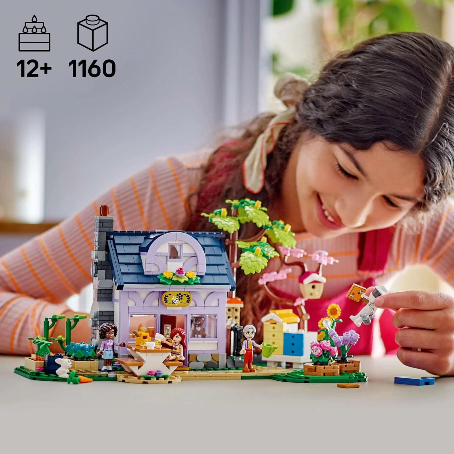 LEGO Beekeepers' House And Flower 6526878/42669 - Image 6