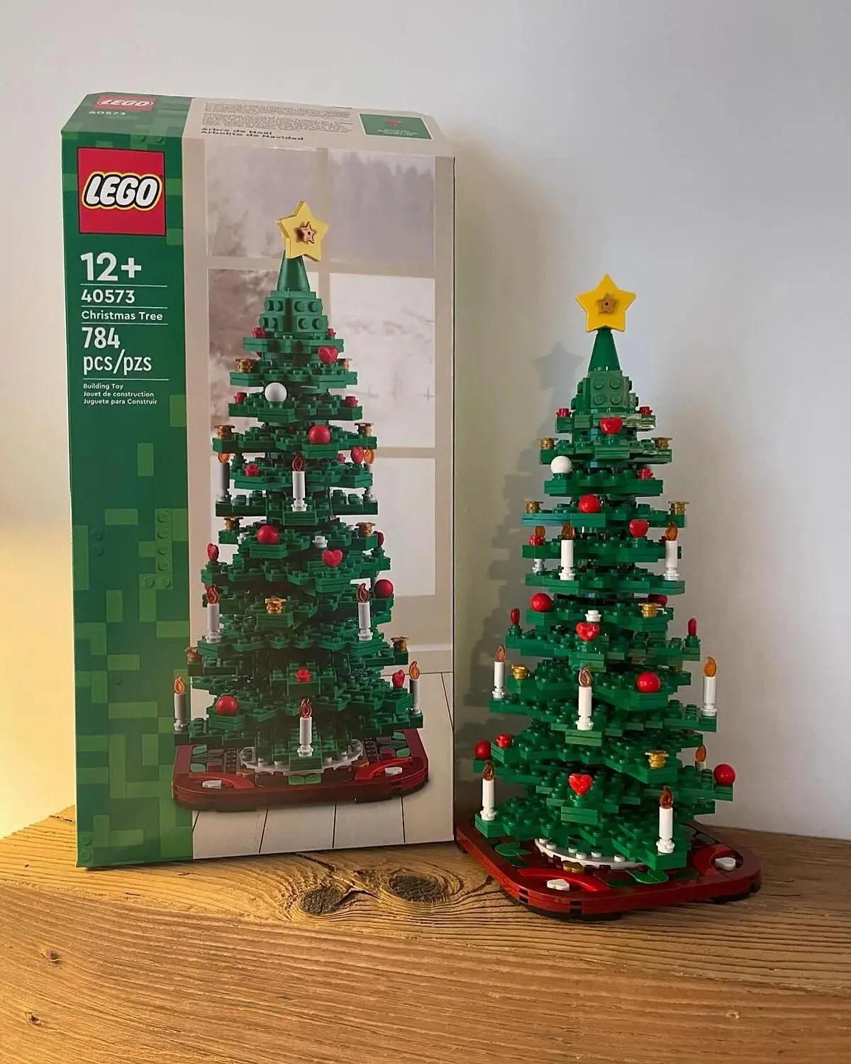 LEGO Christmas Tree 40573 – Seasonal Holiday 2-in-1 Buildable Display Set (784 Pieces, 12+) - Image 3