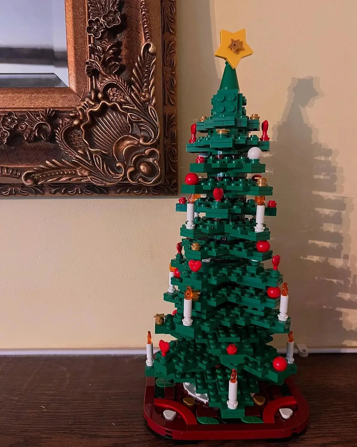 LEGO Christmas Tree 40573 – Seasonal Holiday 2-in-1 Buildable Display Set (784 Pieces, 12+) - Image 4