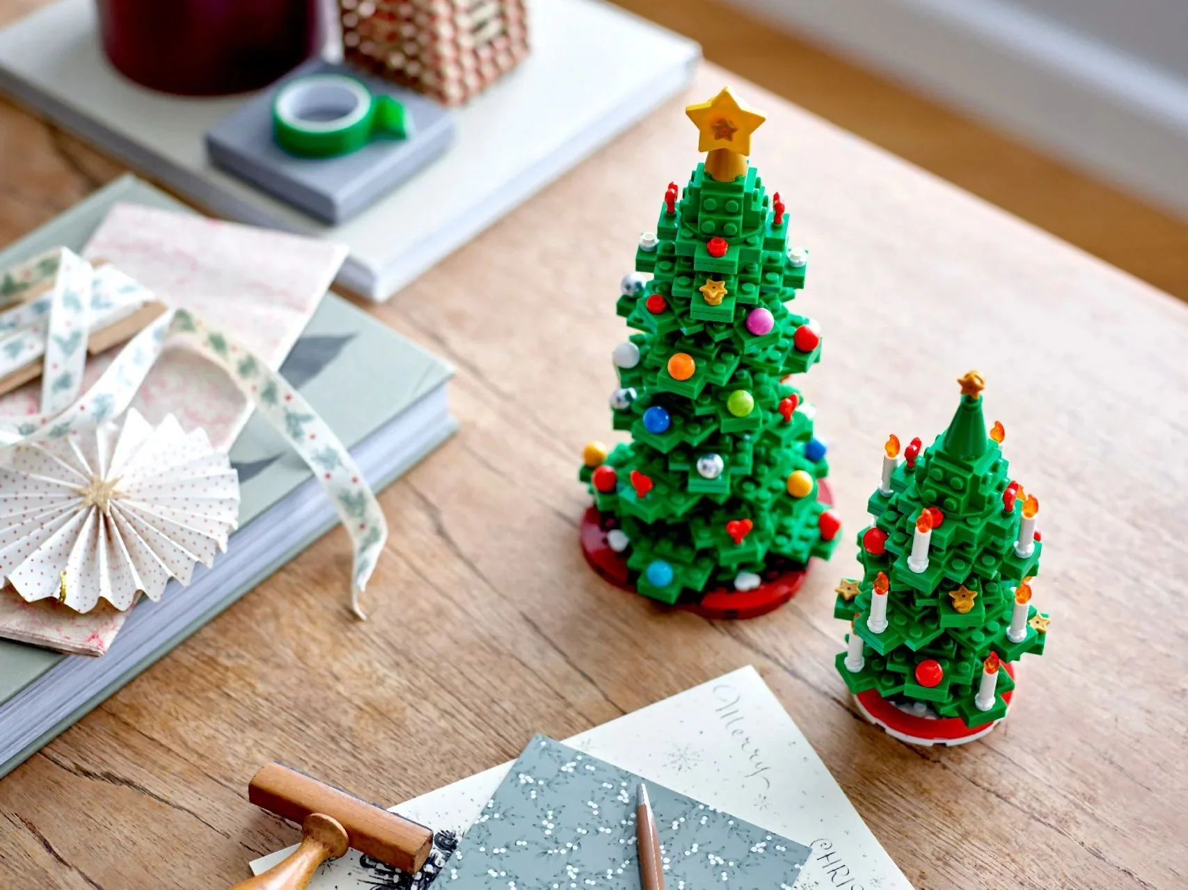 LEGO Christmas Tree 40573 – Seasonal Holiday 2-in-1 Buildable Display Set (784 Pieces, 12+) - Image 5