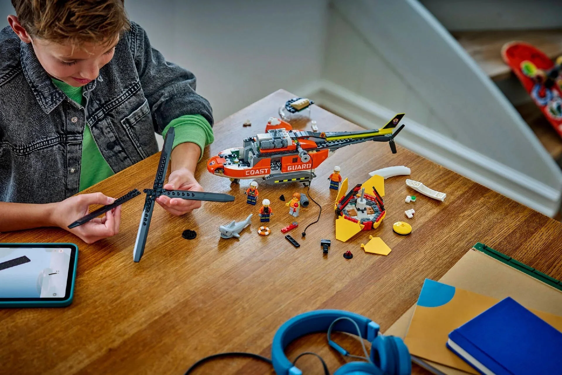 LEGO City Coast Guard Helicopter 60503 - Image 3