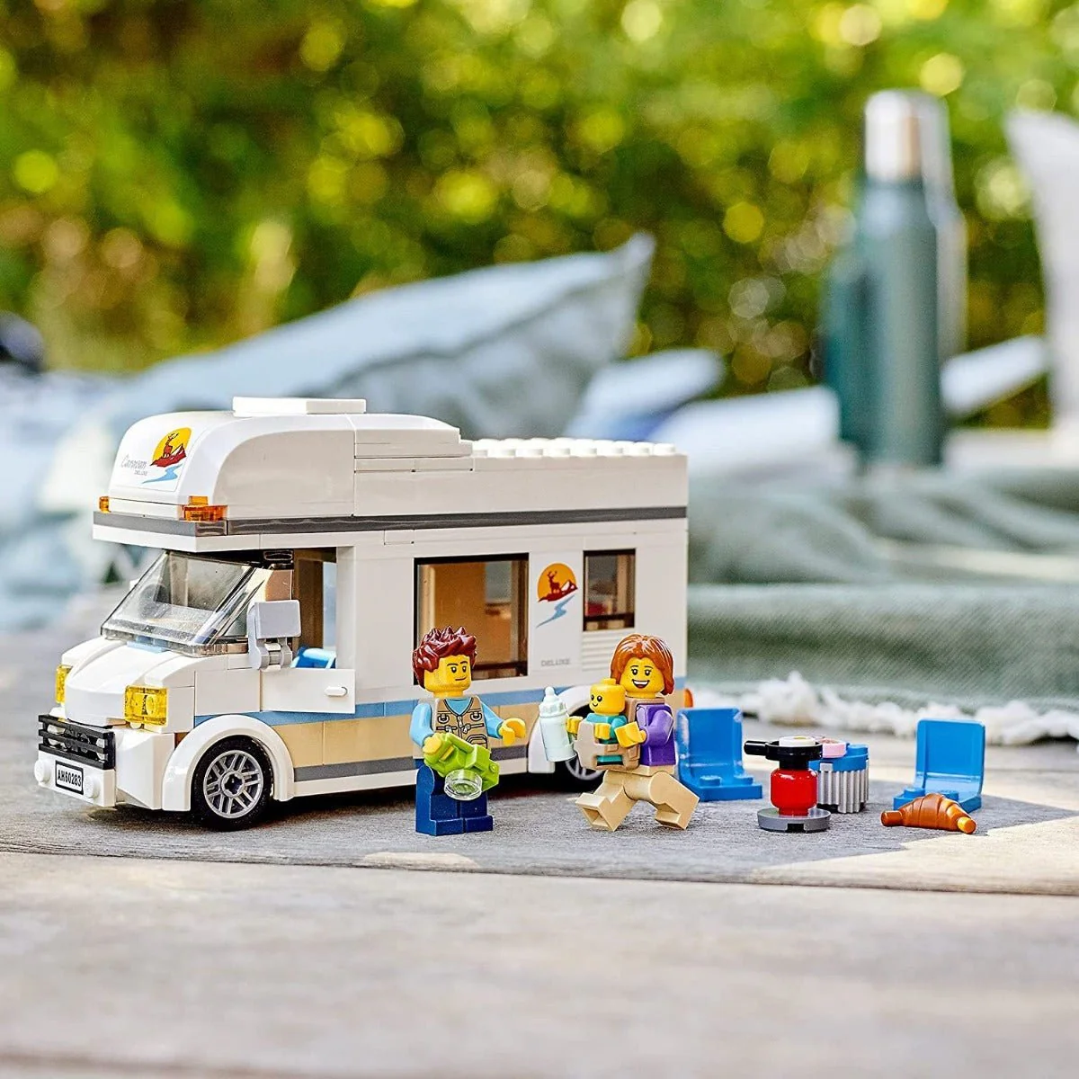LEGO City Holiday Camper Van 6327954/60283 - Image 7