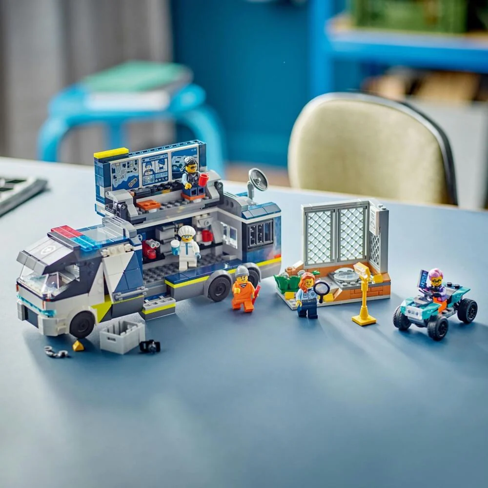 Lego City Police Mobile Crime Lab Truck - Image 4