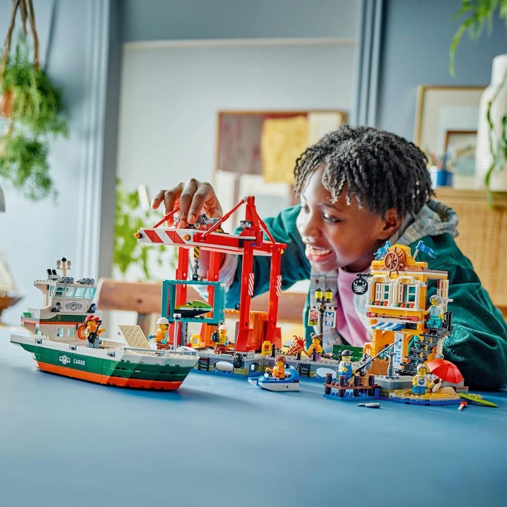Lego City Seaside Harbor with Cargo Ship 60422/6470809 - Image 3