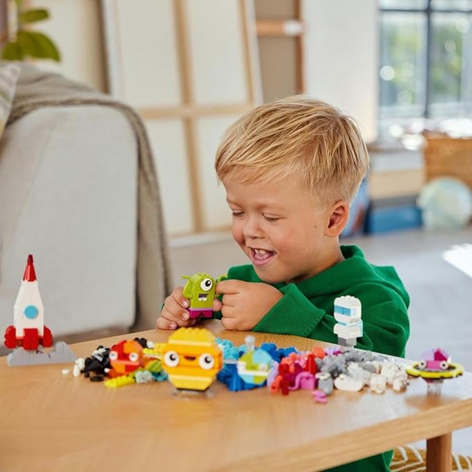 Lego Classic Creative Space Planets - Image 4
