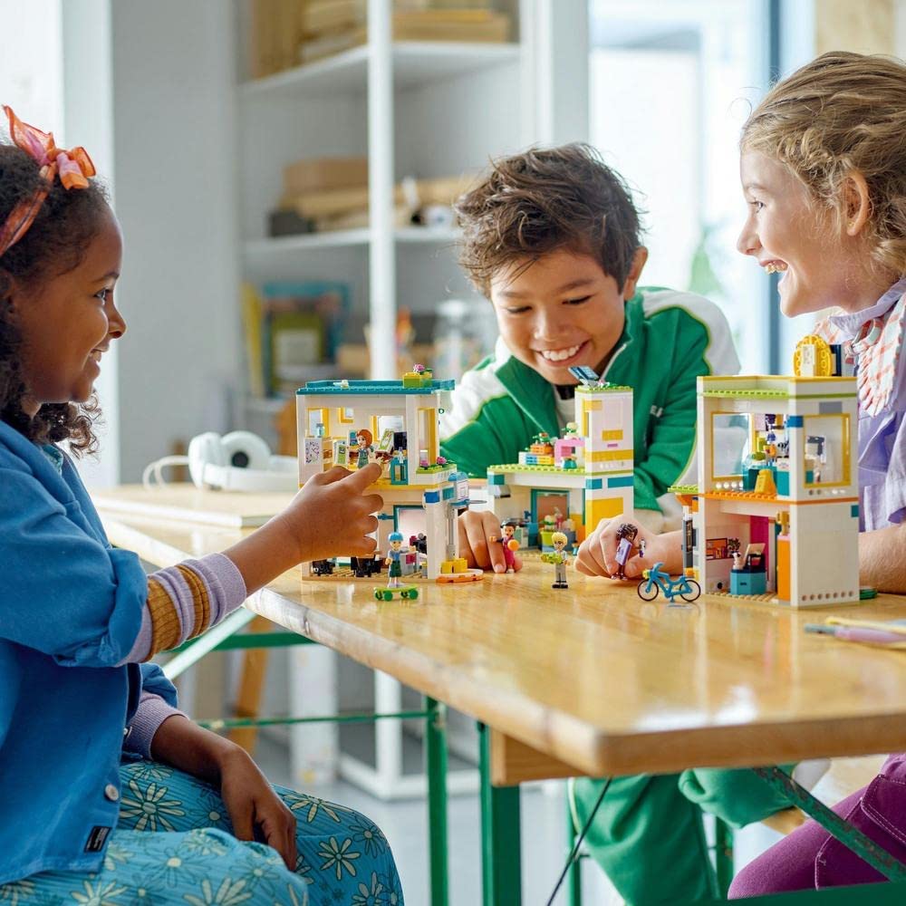 LEGO Friends Heartlake International School 6426579/41731 - Image 2