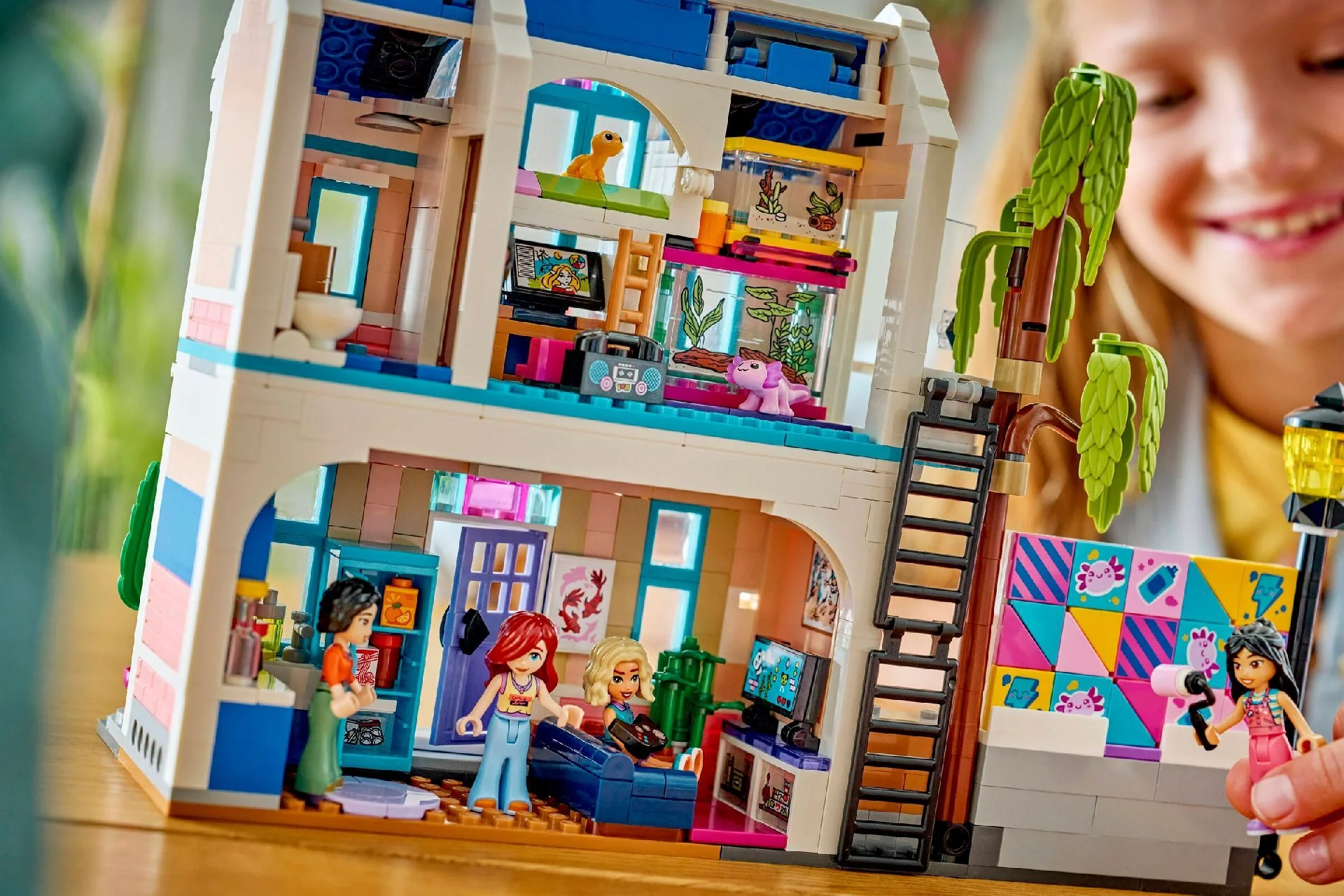 LEGO Friends Liann's Family House 42687 - Image 5