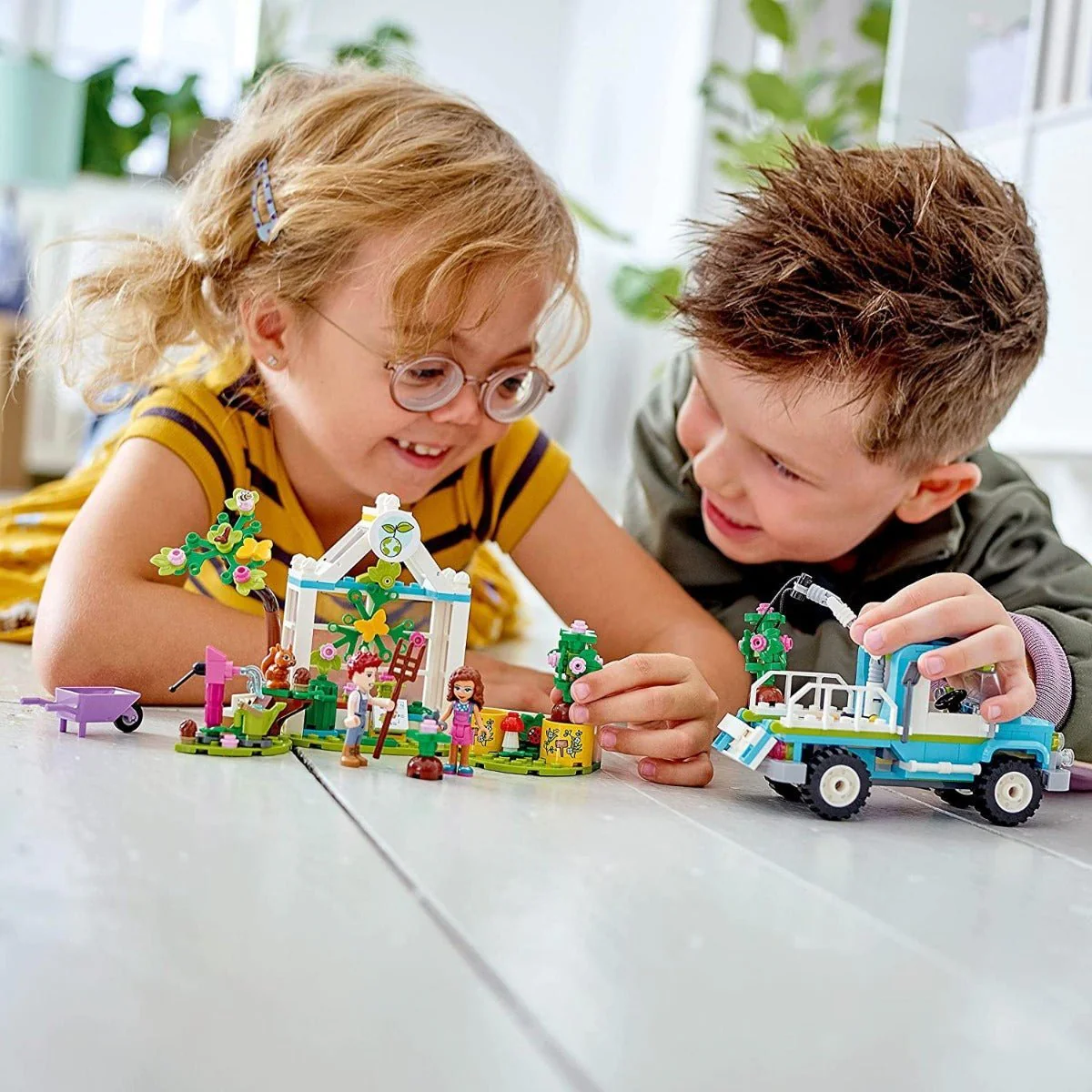 LEGO Friends Tree-Planting Vehicle 6379050/41707 - Image 4
