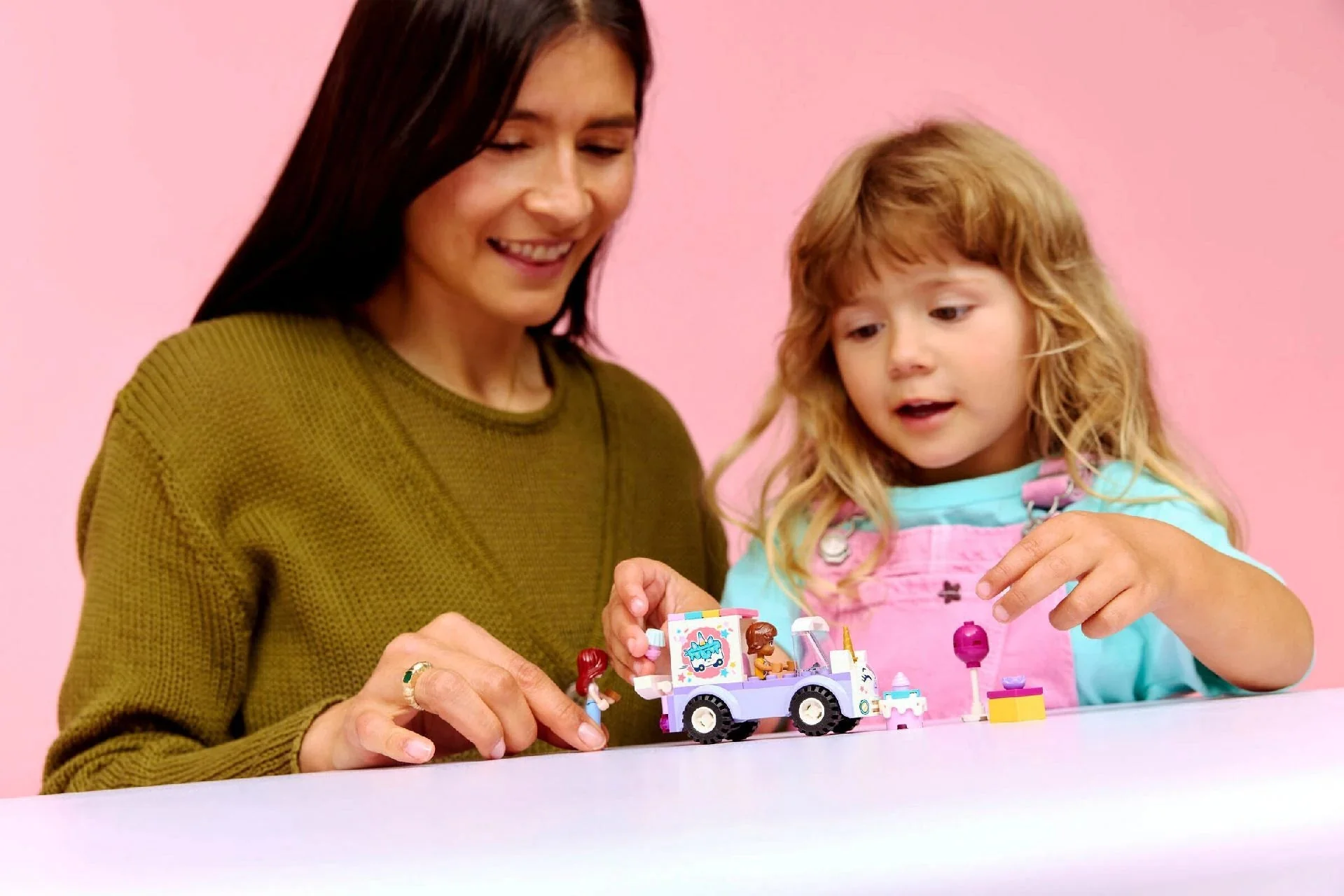 LEGO Friends Unicorn Cake Delivery Car 42675 - Image 5