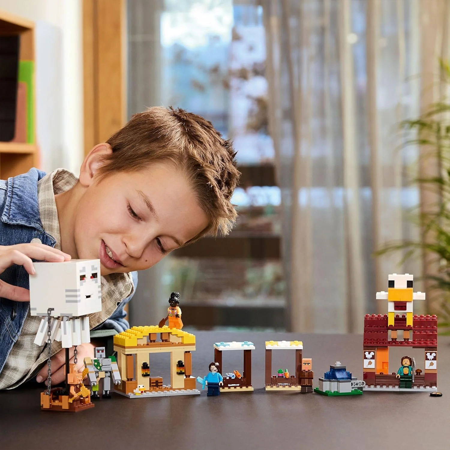 LEGO Minecraft The Ghast Balloon Village Attack Building Set – 21273, Steve’s House, Iron Golem & 4 Minifigures, 555 Pieces, Ages 10+ - Image 5