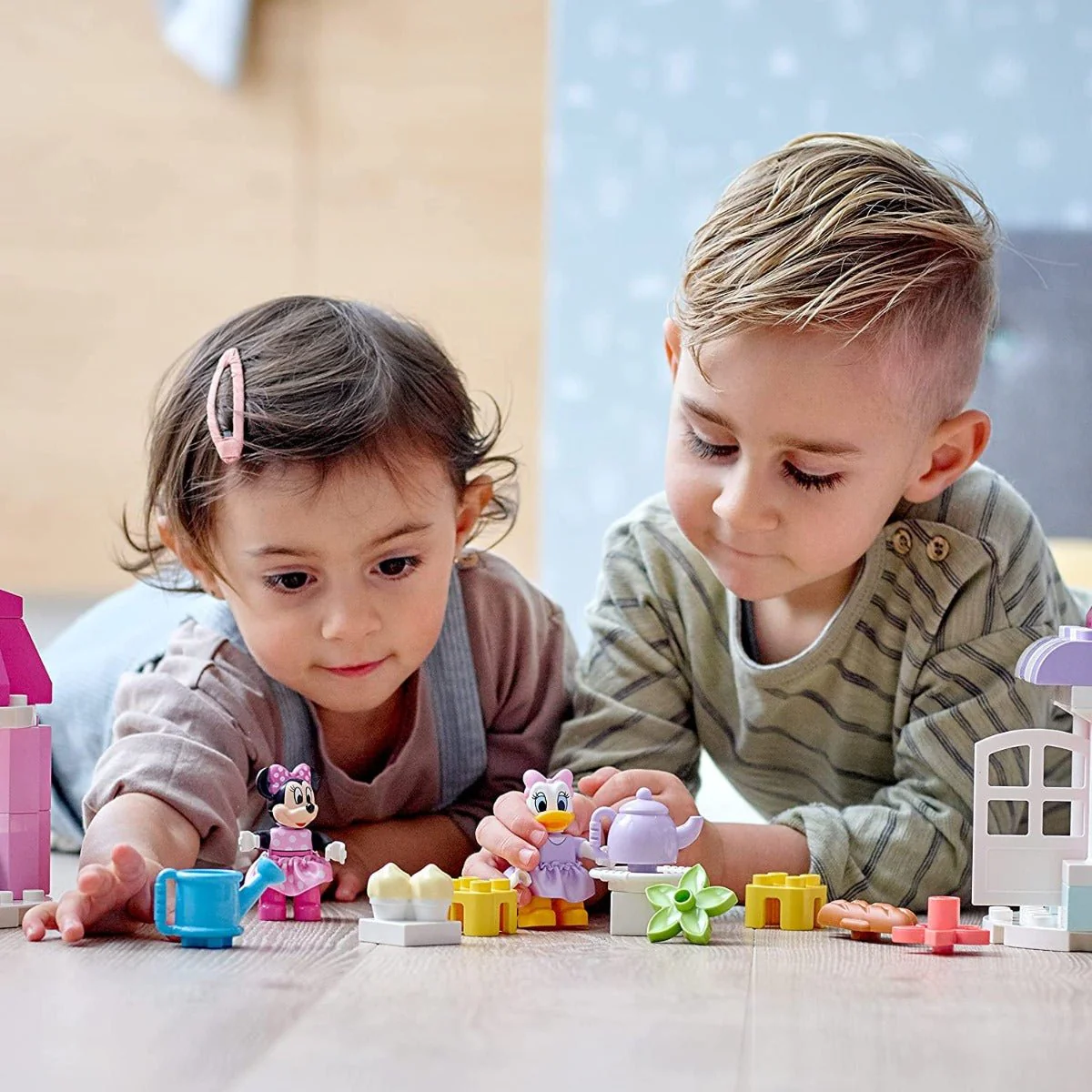 LEGO Minnie's House and Cafe Set 10942 - Image 3