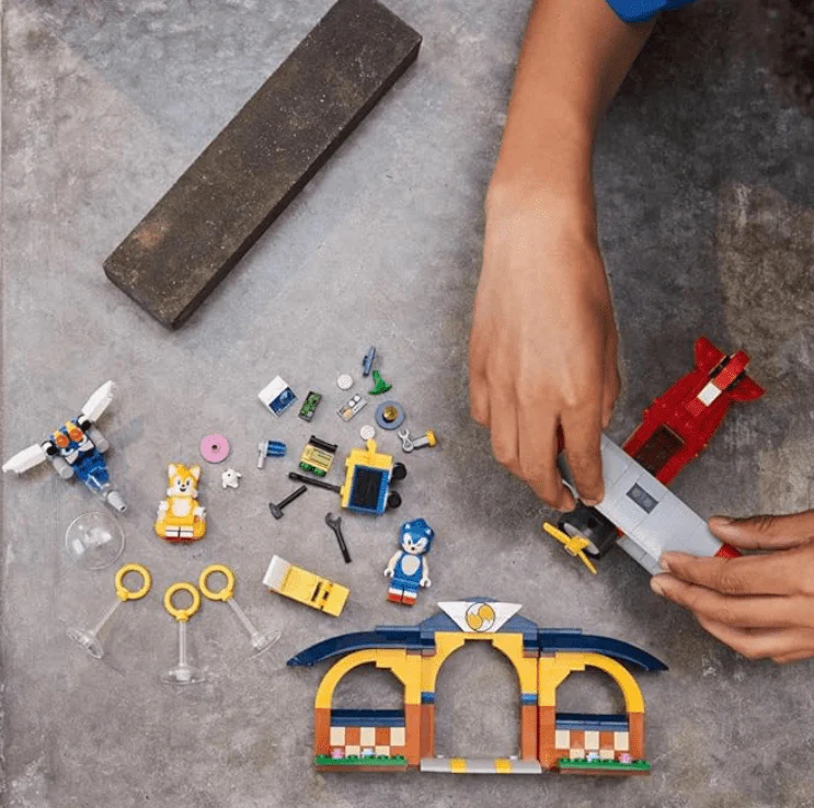 LEGO Sonic The Hedgedog Tails Workshop And Tornado Plane - Image 3