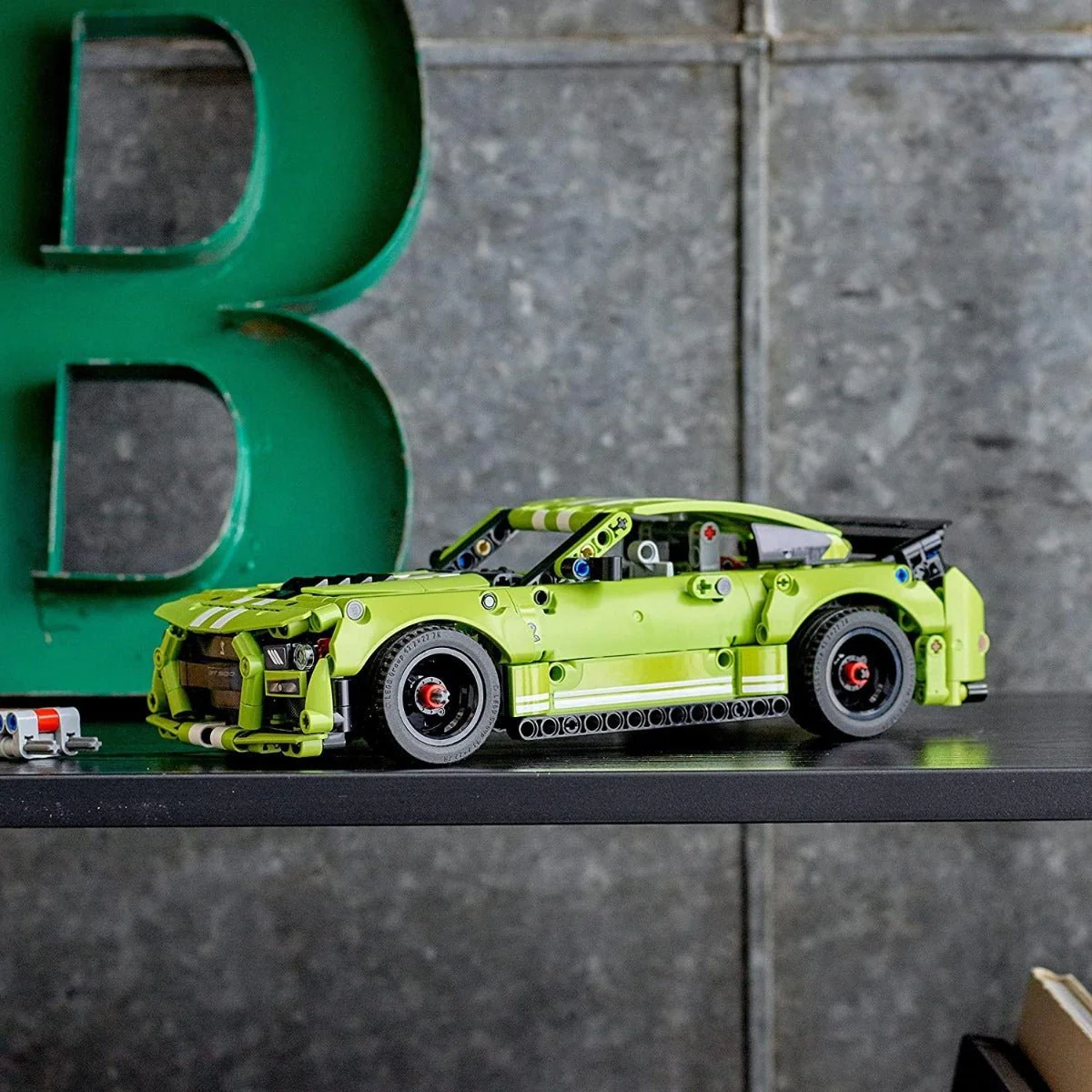 LEGO Technic Ford Mustang Shelby GT500 42138 - Image 3