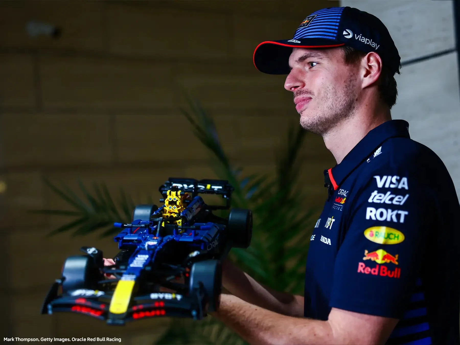 LEGO Technic Oracle Red Bull Racing RB20 F1 Car 42206 - Image 12