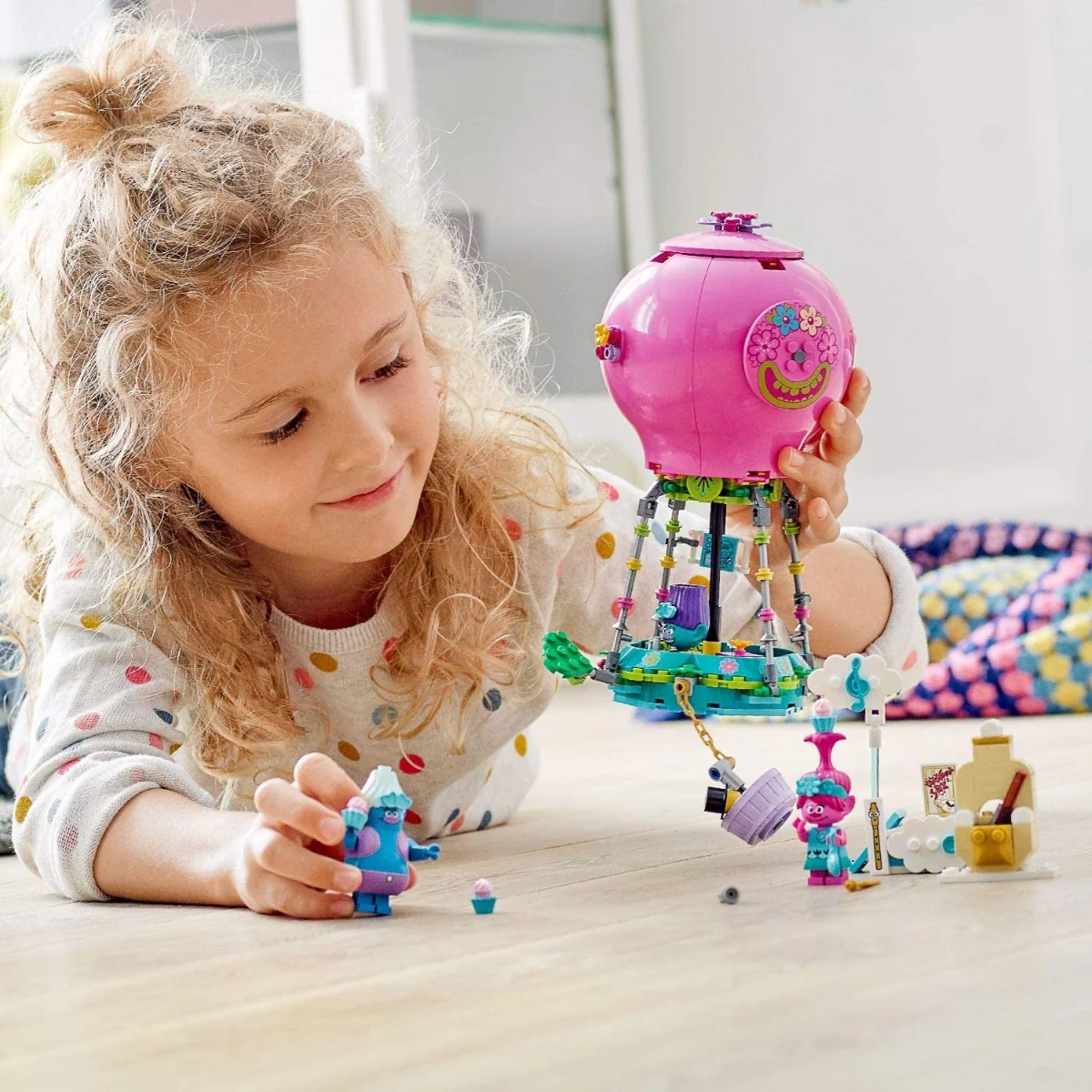 LEGO Trolls Poppy's Hot Air Balloon Adventure 41252 - Image 5