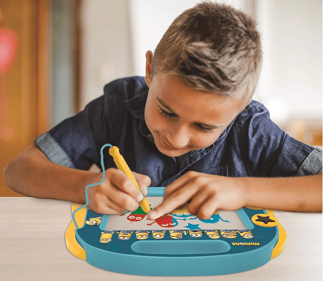 Lexibook Magnetic Multicolor Drawing Board Minions CRDES550 - Image 3
