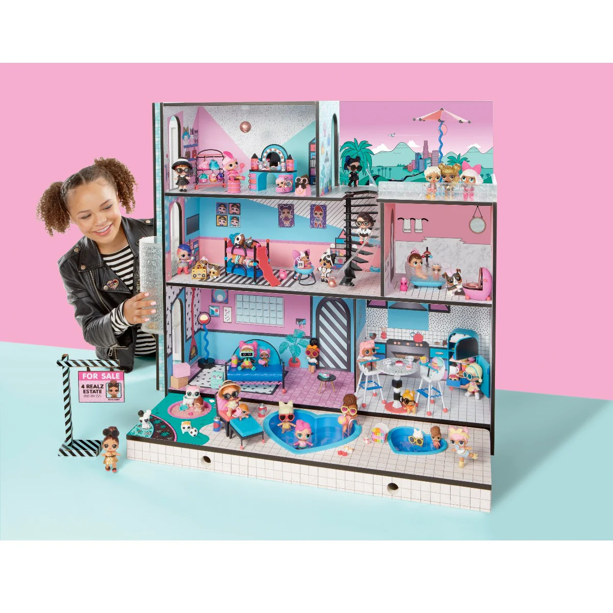 LOL Surprise! House with New Family including Brother 560531 - Image 4
