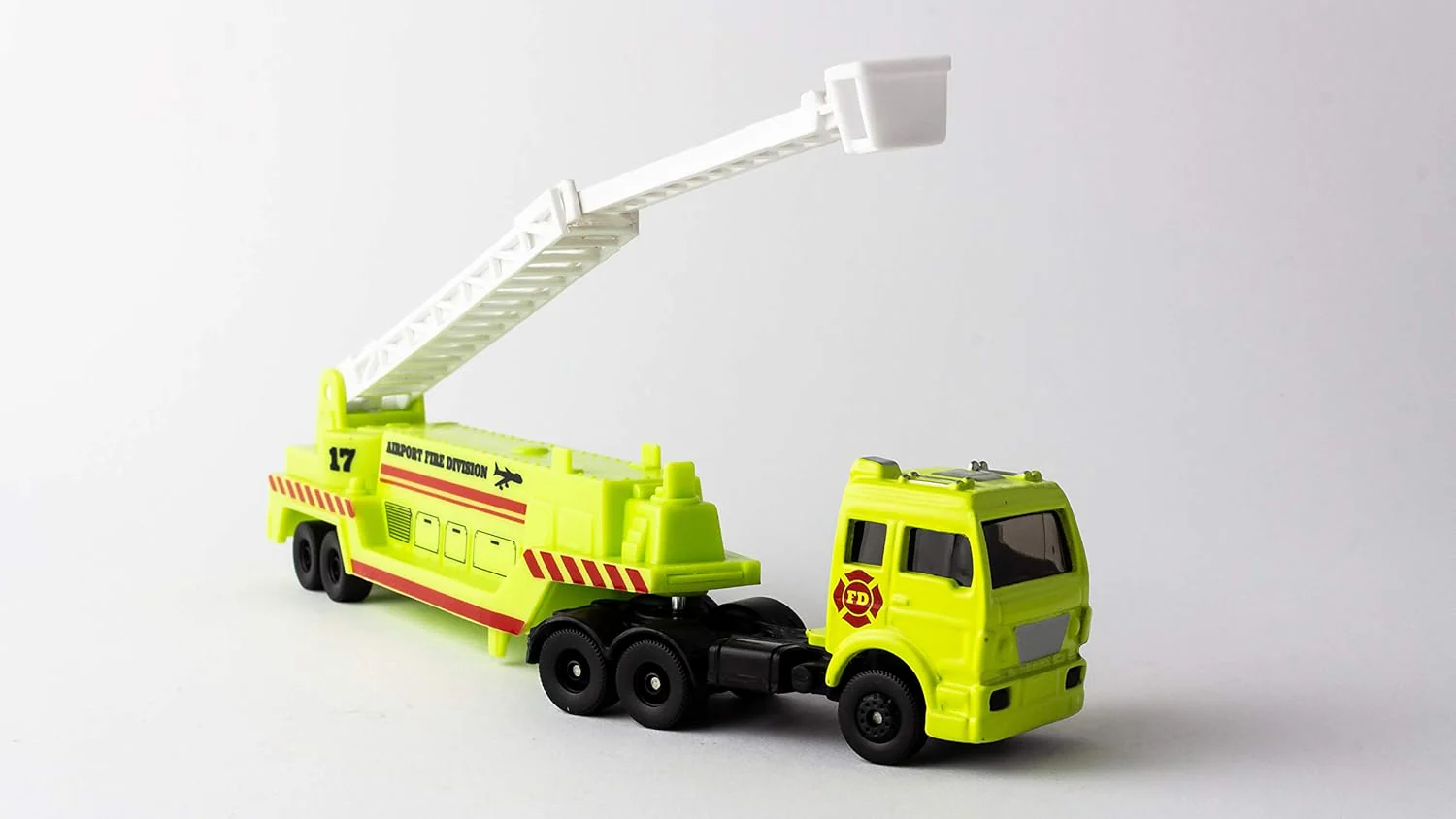Maisto Fresh Metal Adventure Highway Haulers 11021 - Image 9