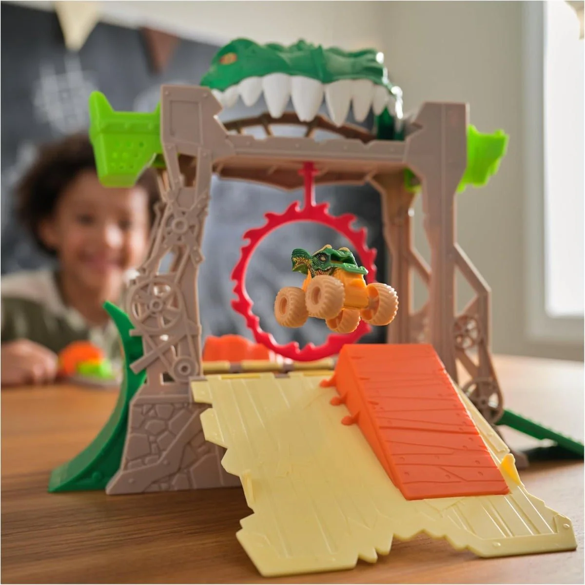 Monster Jam Mini Dungeon Of Doom Transforming Playset - Image 5