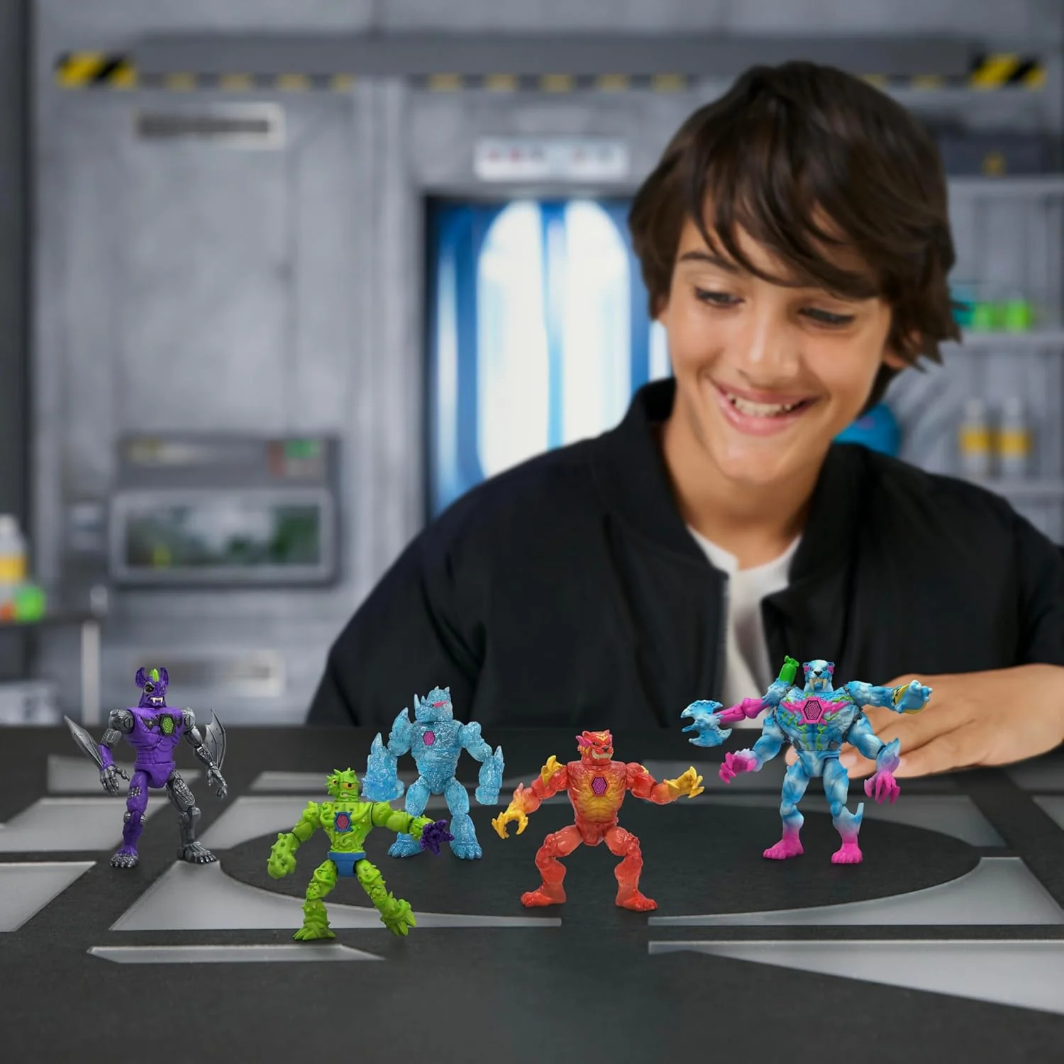 MrBeast Lab Hybrids Mega Pack – Mix & Match Fusion Action Figure Set with 5 Figures, Mega Torso Panther & Water-Reveal Experiment | 30+ Beasts to Collect - Image 3