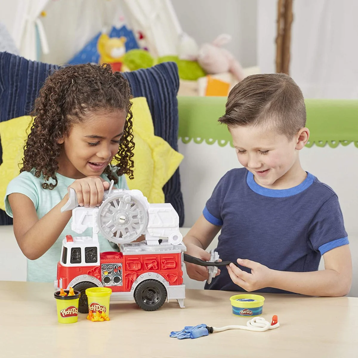 Play Doh Wheels Firetruck Toy E6103 - Image 2