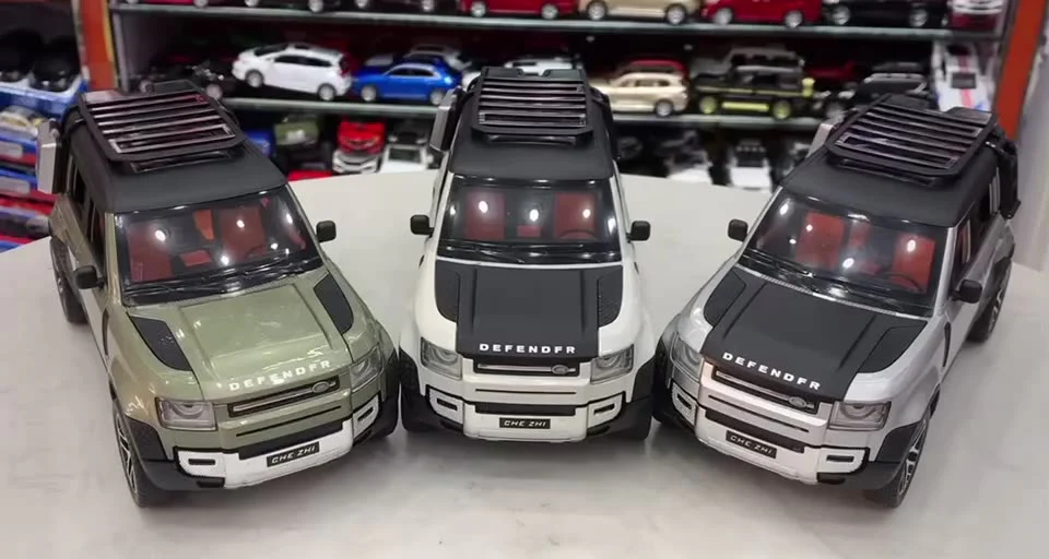 Pullback Diecast Car Defender CZ132/A