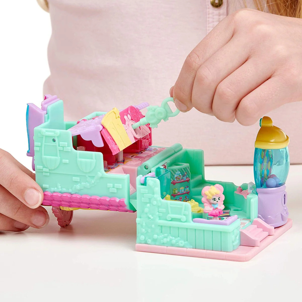 Shopkins Lil Secrets Sweet Retreat Candy Shop 57475 - Image 5